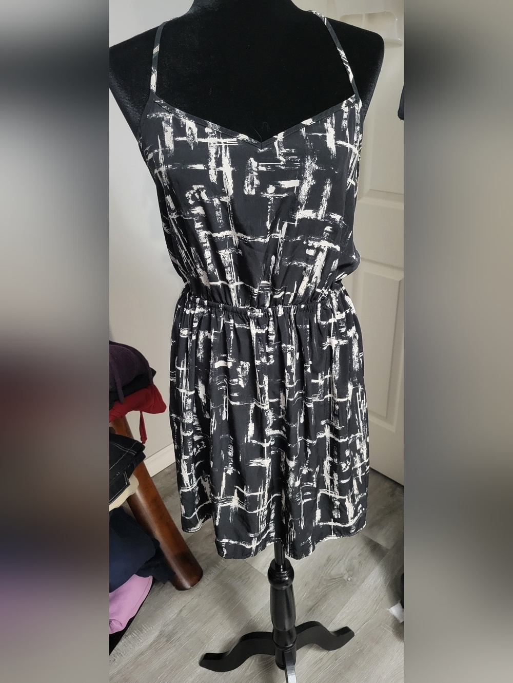 5/$20**One Clothing Size Large Elastic Waist Knee Length Light Dress